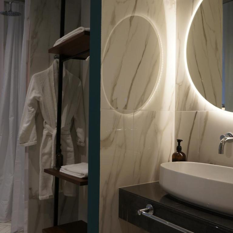 The Townhouse - Suite King Deluxe - 16