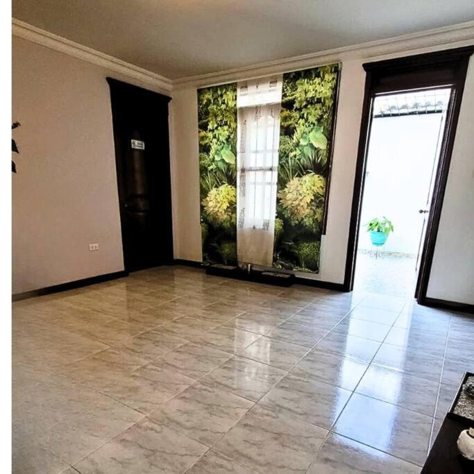 Hermosa Casa con doble garaje amoblada en el Albergue - Casa de 2 dormitorios - 9