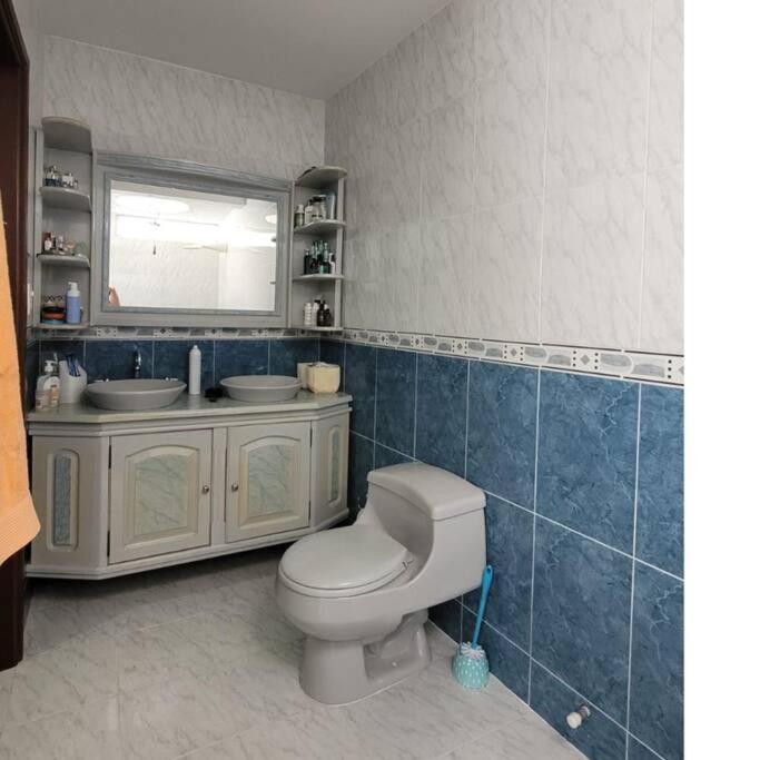 Hermosa Casa con doble garaje amoblada en el Albergue - Casa de 2 dormitorios - 18