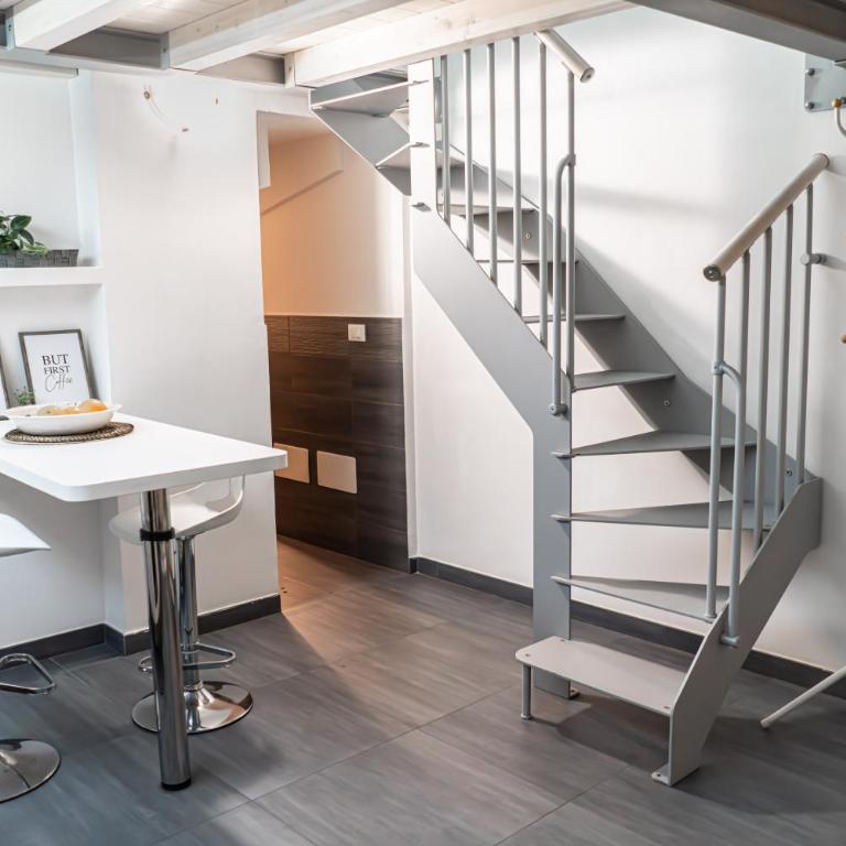 Charming Frescoed Loft - One-Bedroom Apartment - 13