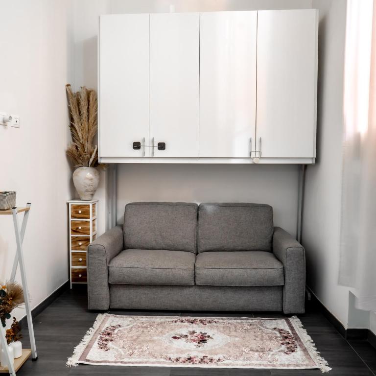 Charming Frescoed Loft - One-Bedroom Apartment - 10