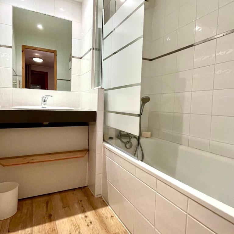 Appartement 3 pièces avec piscine et parking au centre du village - FR-1-505-198 - Apartment - 15