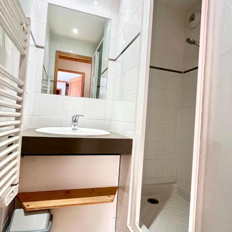 Appartement 3 pièces avec piscine et parking au centre du village - FR-1-505-198 - Apartment - 16