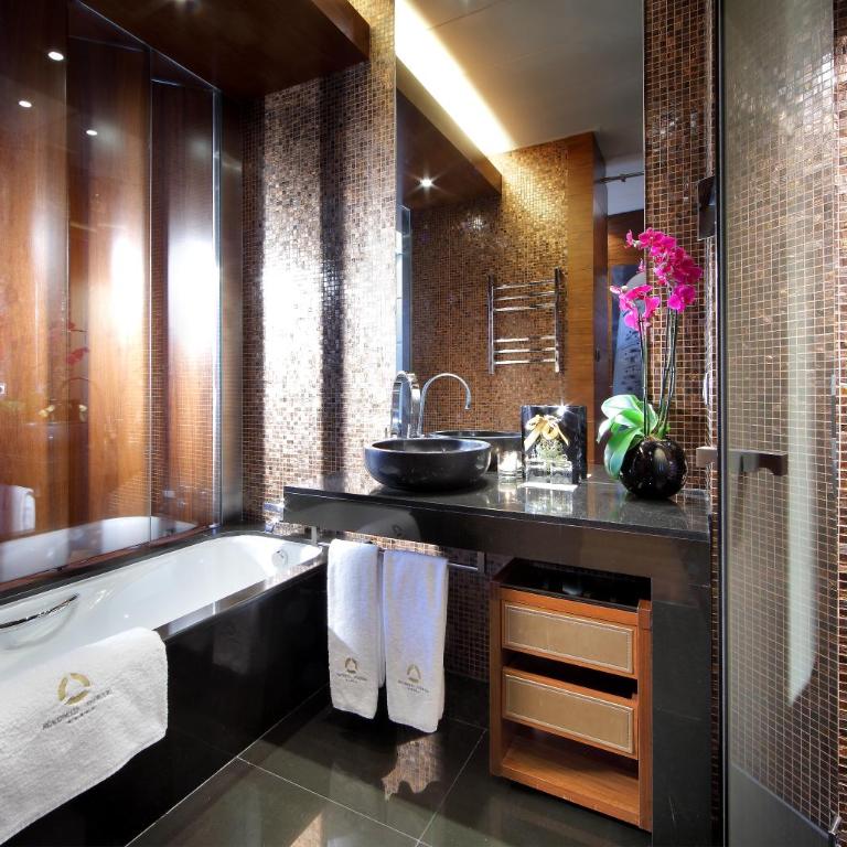 Eurostars Madrid Tower - Habitación Doble Superior - 1 o 2 camas - 4