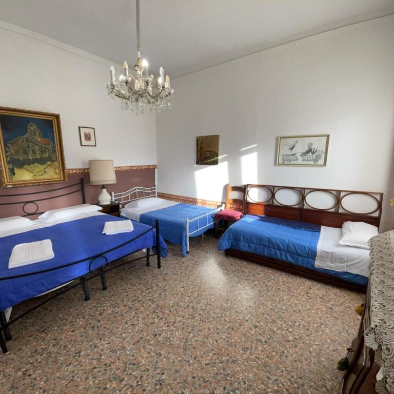 Princess Guest House Canal View - Camera Familiare con Vista Canale e Bagno in Comune - 27