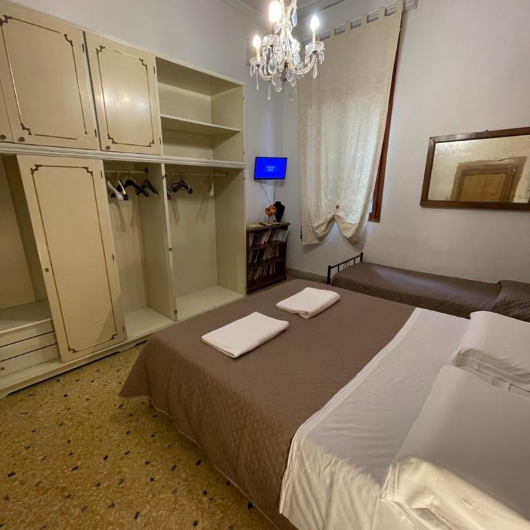 Princess Guest House Canal View - Camera Tripla Basic con Bagno in Comune - 19