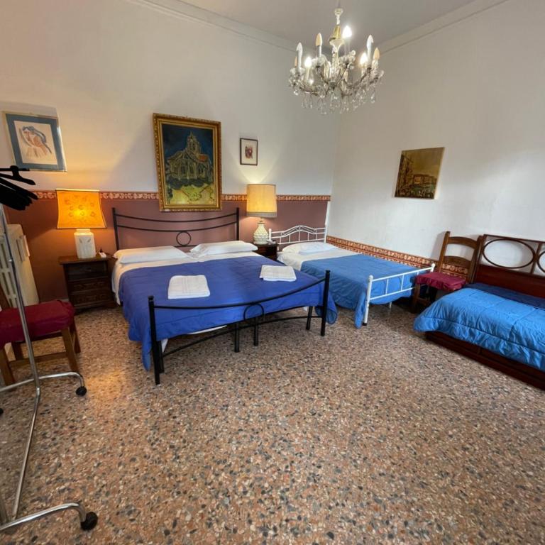 Princess Guest House Canal View - Camera Familiare con Vista Canale e Bagno in Comune - 20