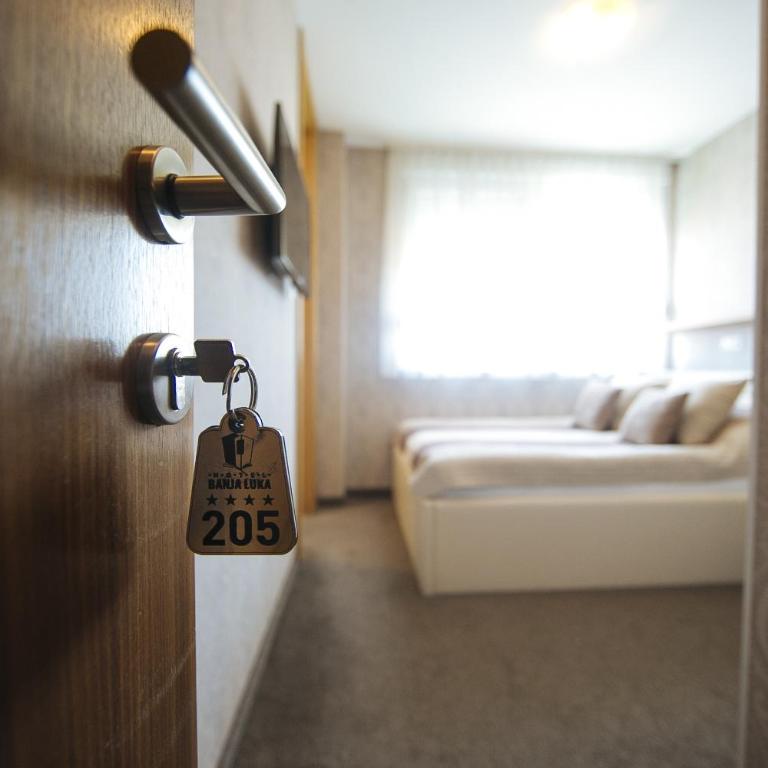 Hotel Banja Luka - Dvokrevetna Soba sa Bračnim Krevetom - 5