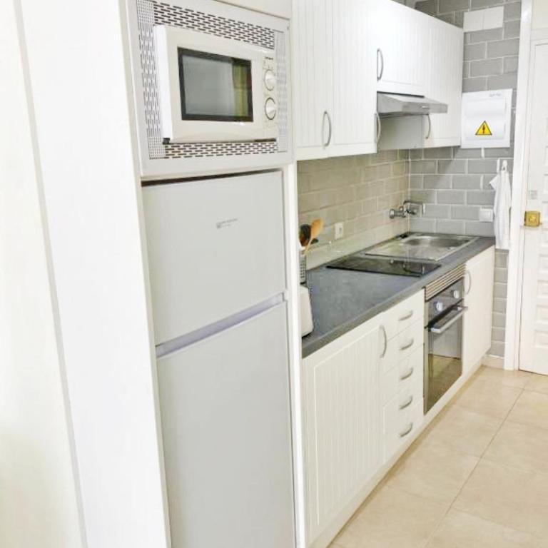 Apartamentos HOLIDAYS BENALBEACH - Family Studio - 17