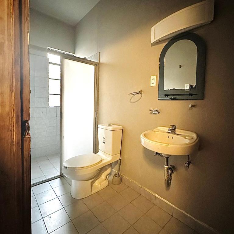 FRONTERA 49 Roma Norte Hostal - Double or Twin Room with Private Bathroom - 7