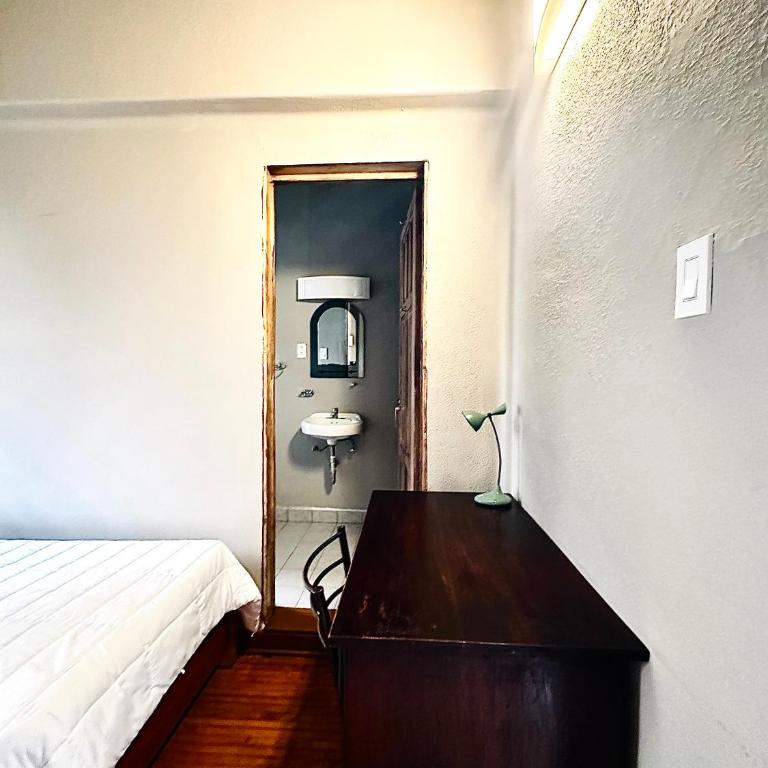 FRONTERA 49 Roma Norte Hostal - Double or Twin Room with Private Bathroom - 4