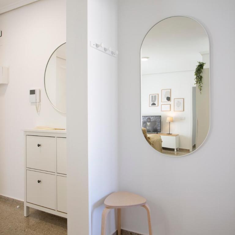 SingularStays Campanar - Two-Bedroom Apartment - 16