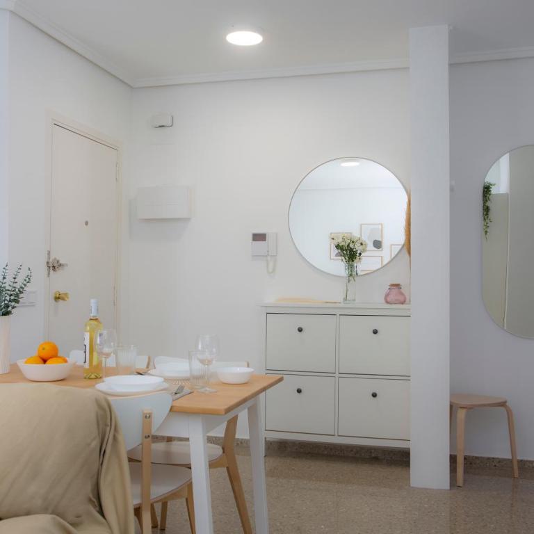 SingularStays Campanar - Two-Bedroom Apartment - 8