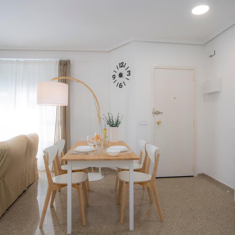 SingularStays Campanar - Two-Bedroom Apartment - 11