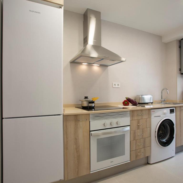 SingularStays Campanar - Two-Bedroom Apartment - 17