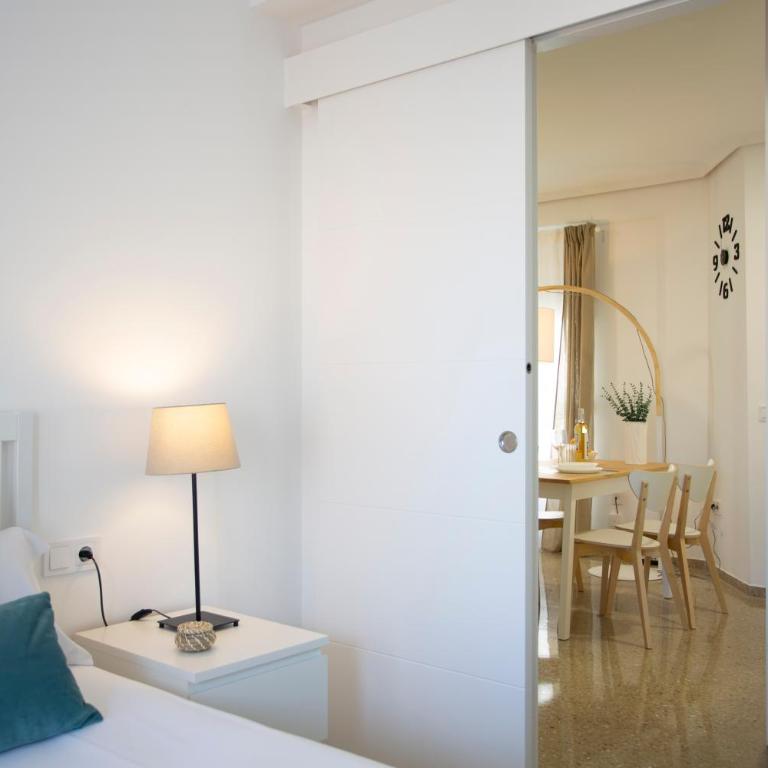 SingularStays Campanar - Two-Bedroom Apartment - 15