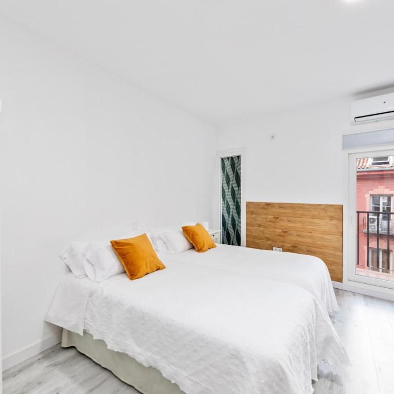Los Apartamentos Jacinto Benavente Centro Madrid - Apartment - 2