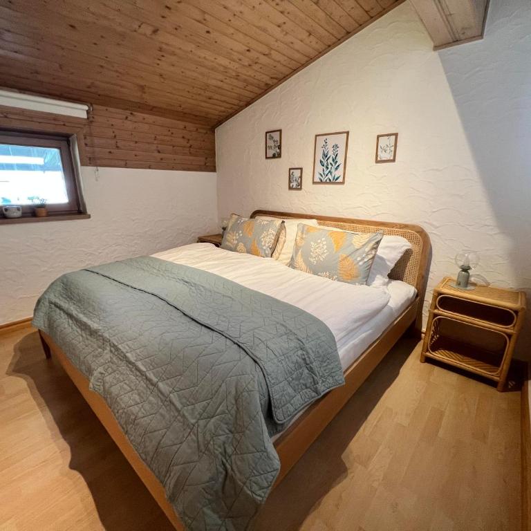 Hanna's Home - Two-Bedroom Apartment - 13