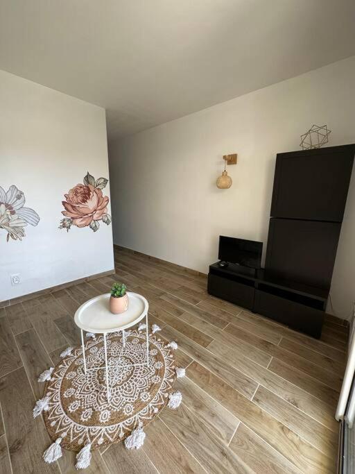 Joli T2 climatisé, jardin, tout confort, idealement situé - One-Bedroom Apartment - 8