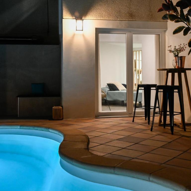 VILLA WINE & BEACH Design and Luxury in Cala Crancs - Villa - 40