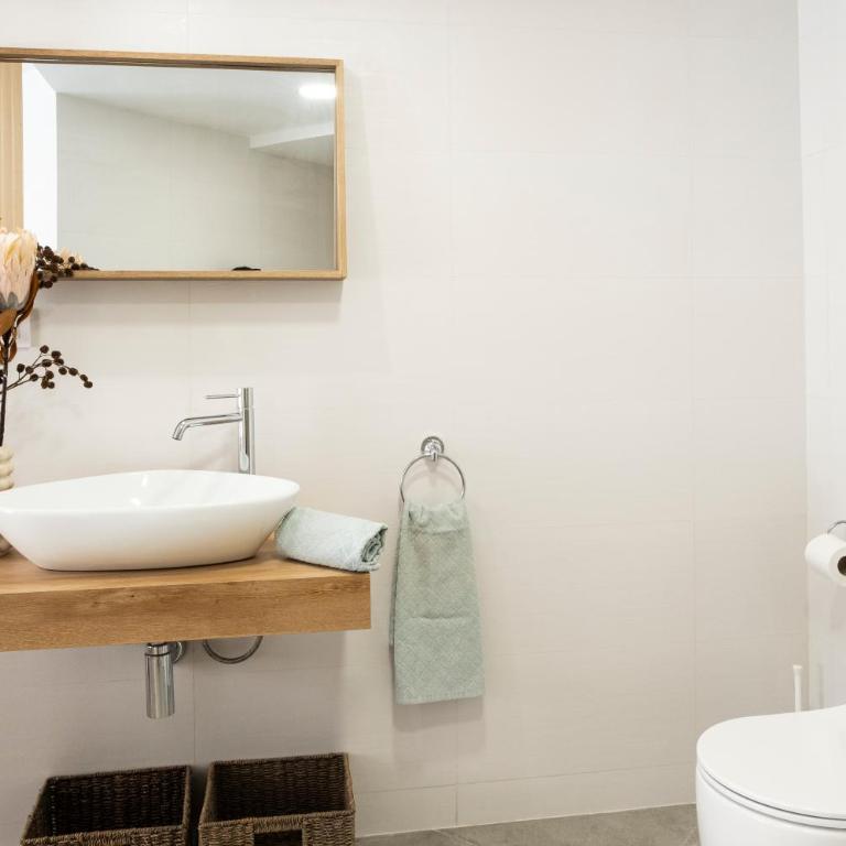 VILLA WINE & BEACH Design and Luxury in Cala Crancs - Villa - 33