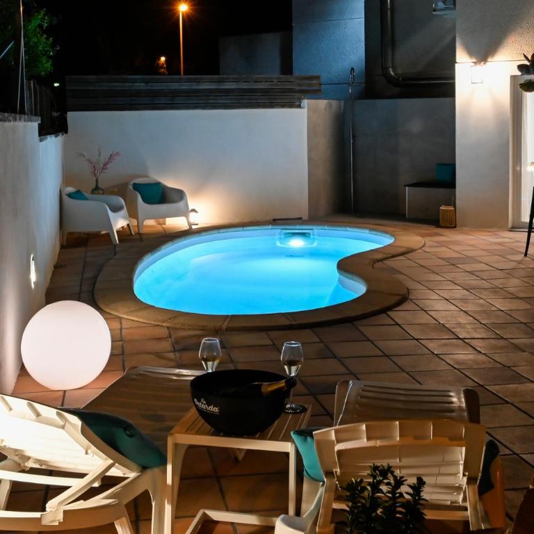 VILLA WINE & BEACH Design and Luxury in Cala Crancs - Villa - 39
