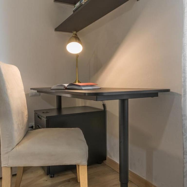 Sunshine Home Porta Nuova - Appartamento con 2 Camere da Letto - 16