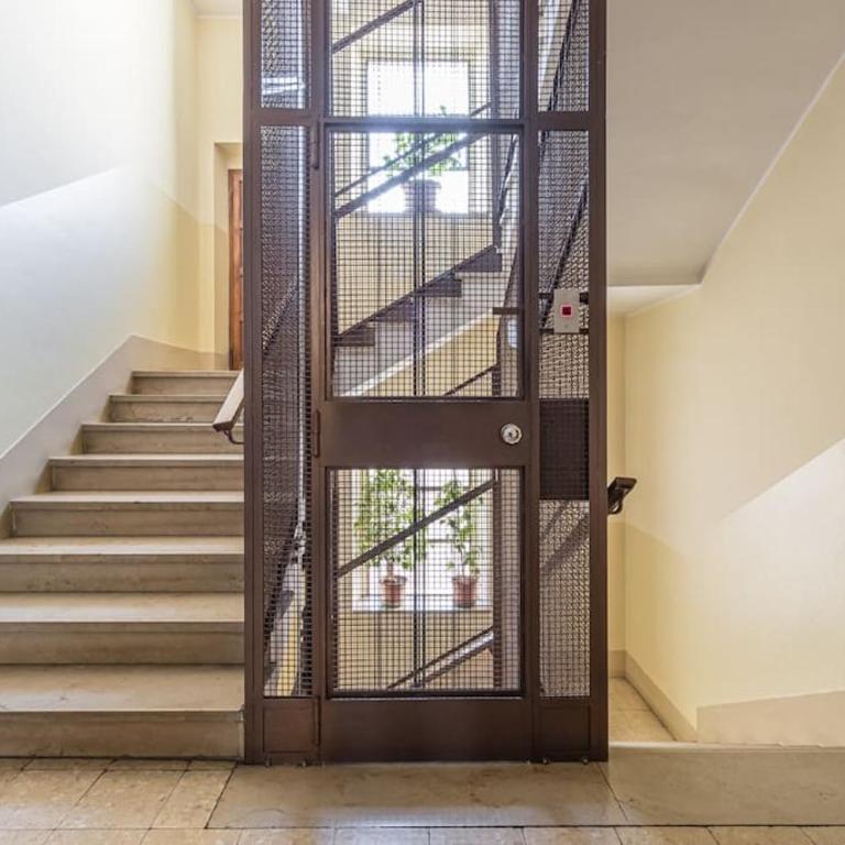 Sunshine Home Porta Nuova - Appartamento con 2 Camere da Letto - 30