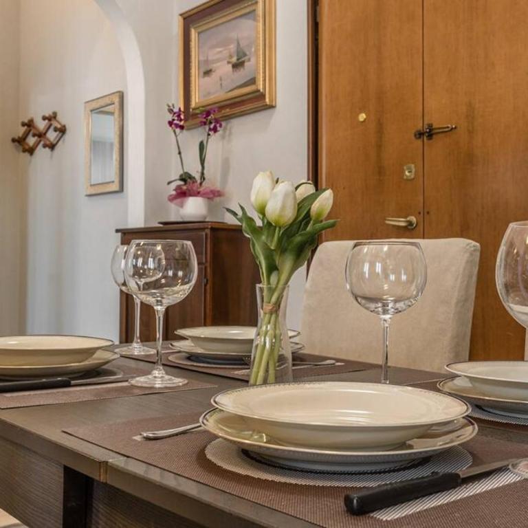 Sunshine Home Porta Nuova - Appartamento con 2 Camere da Letto - 9