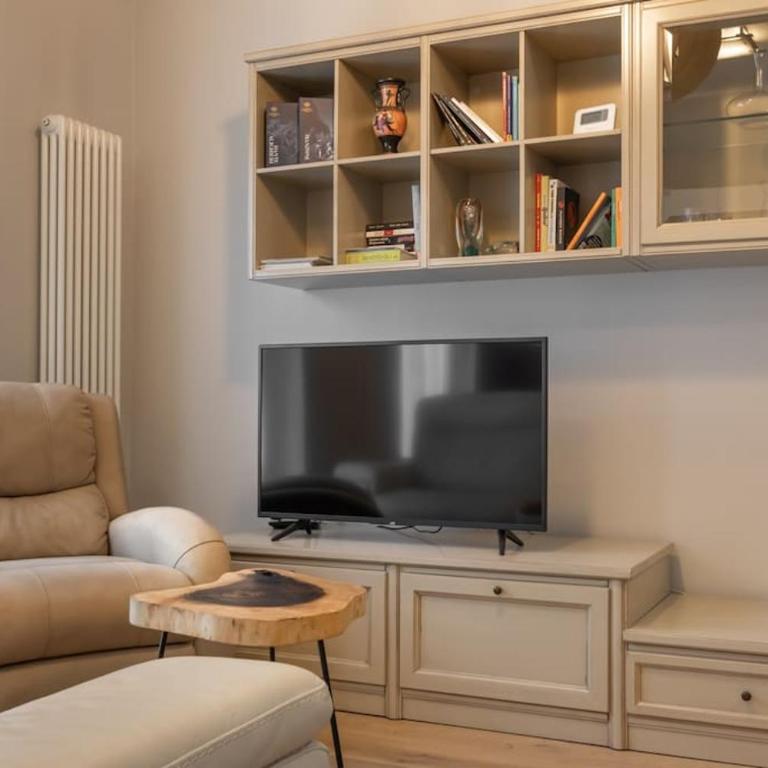 Sunshine Home Porta Nuova - Appartamento con 2 Camere da Letto - 10