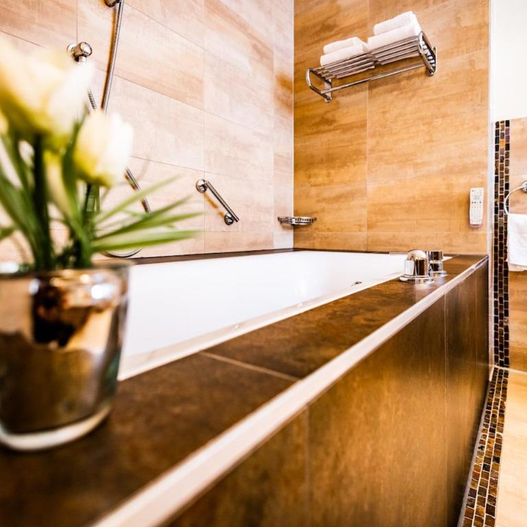 Seehotel Süd - Adults Only - Doppelzimmer mit Balkon ohne Seeblick - 9