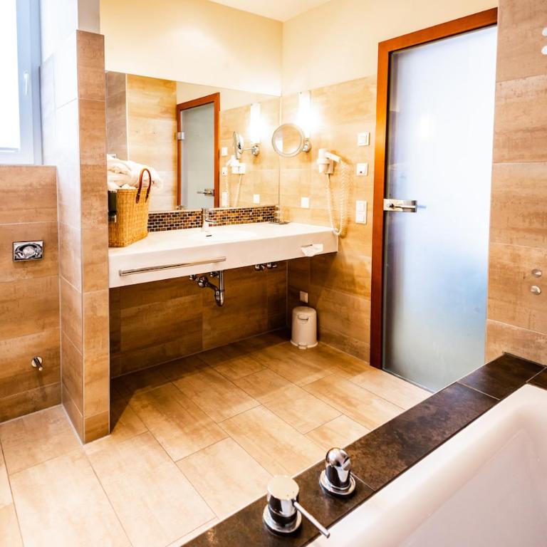 Seehotel Süd - Adults Only - Doppelzimmer mit Balkon ohne Seeblick - 3