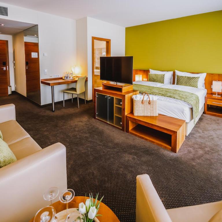 Seehotel Süd - Adults Only - Superior Doppel- oder Zweibettzimmer mit Balkon und Seeblick - 3