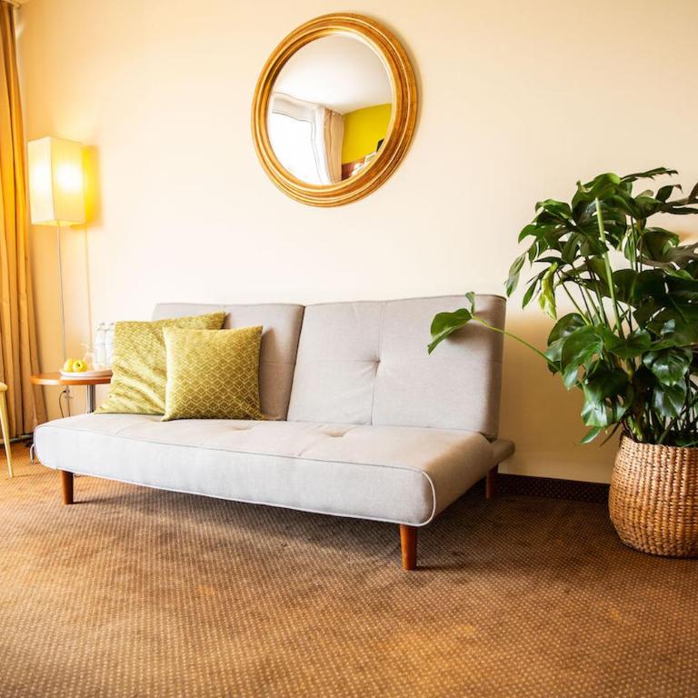 Seehotel Süd - Adults Only - Superior Doppel- oder Zweibettzimmer mit Balkon und Seeblick - 2