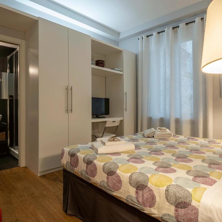 Fotofever Apt, two bedrooms with air conditioned in elegant shopping area, close to Vatican City - Appartamento con 2 Camere da Letto - Piano Terra - 17