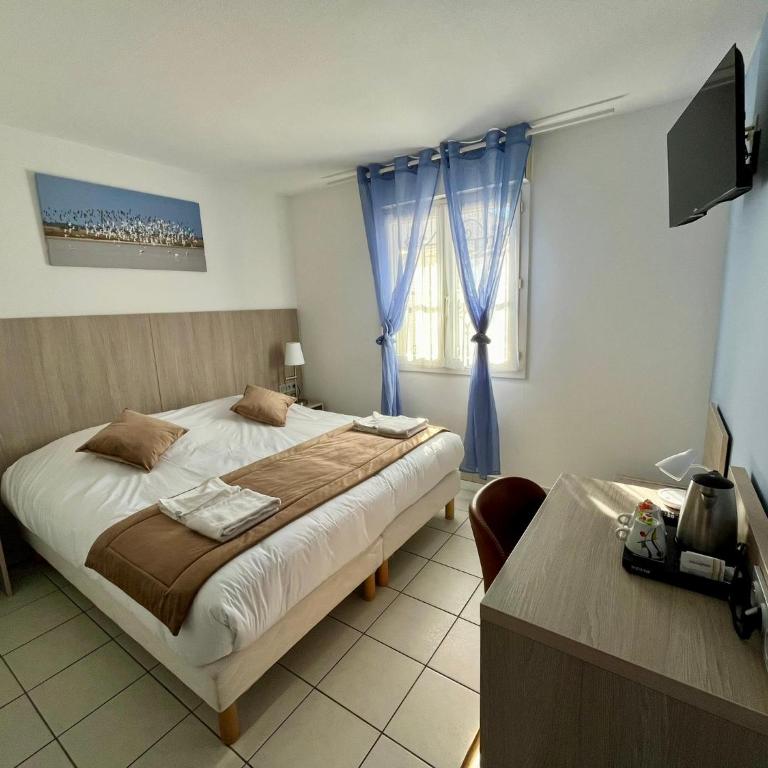 Hôtel Les Arcades - Chambre Double Standard – Rez-de-Chaussée - 7