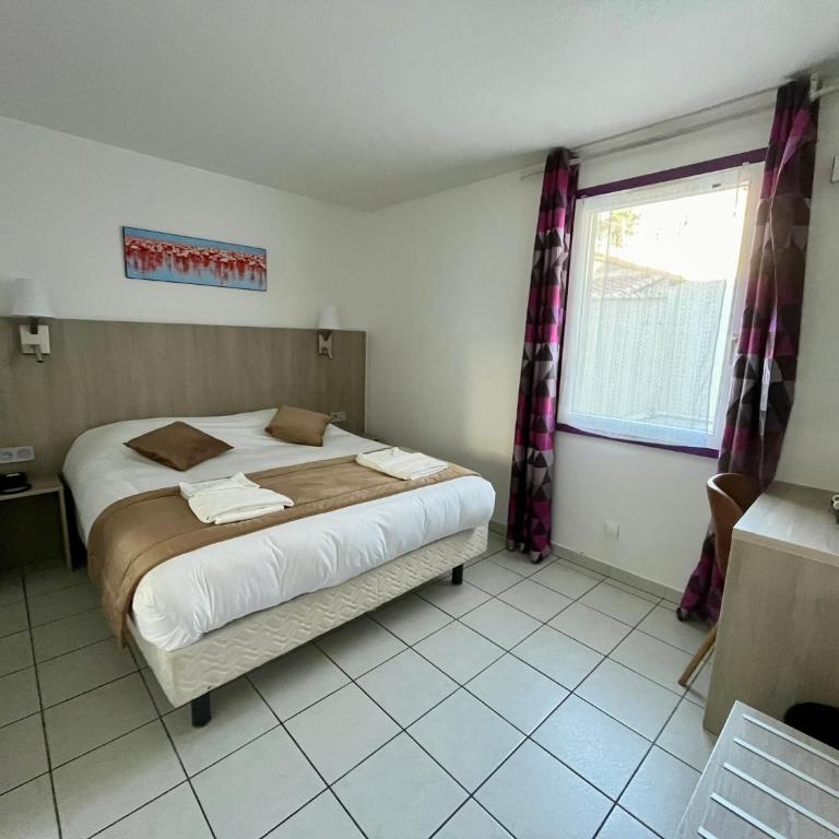 Hôtel Les Arcades - Chambre Double Standard – Rez-de-Chaussée - 5