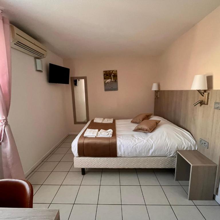 Hôtel Les Arcades - Chambre Double Supérieure - Premier Étage - 13