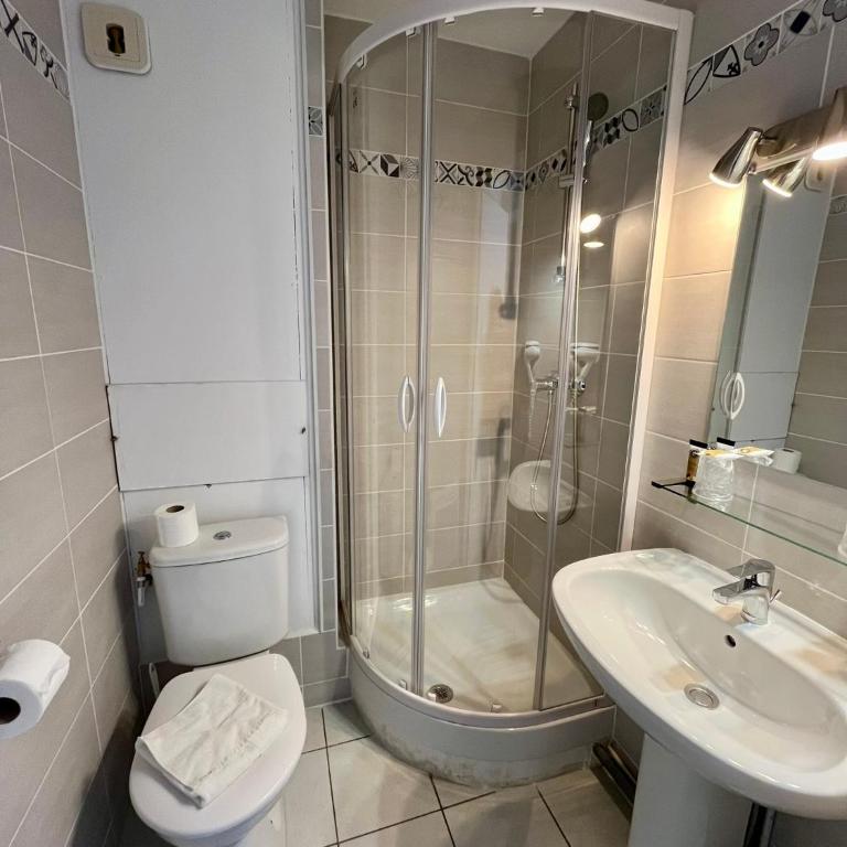 Hôtel Les Arcades - Chambre Double Standard – Rez-de-Chaussée - 9