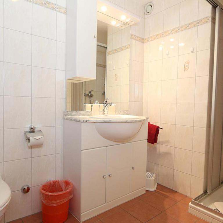 Hotel Alpina - Doppelzimmer mit Balkon - 3