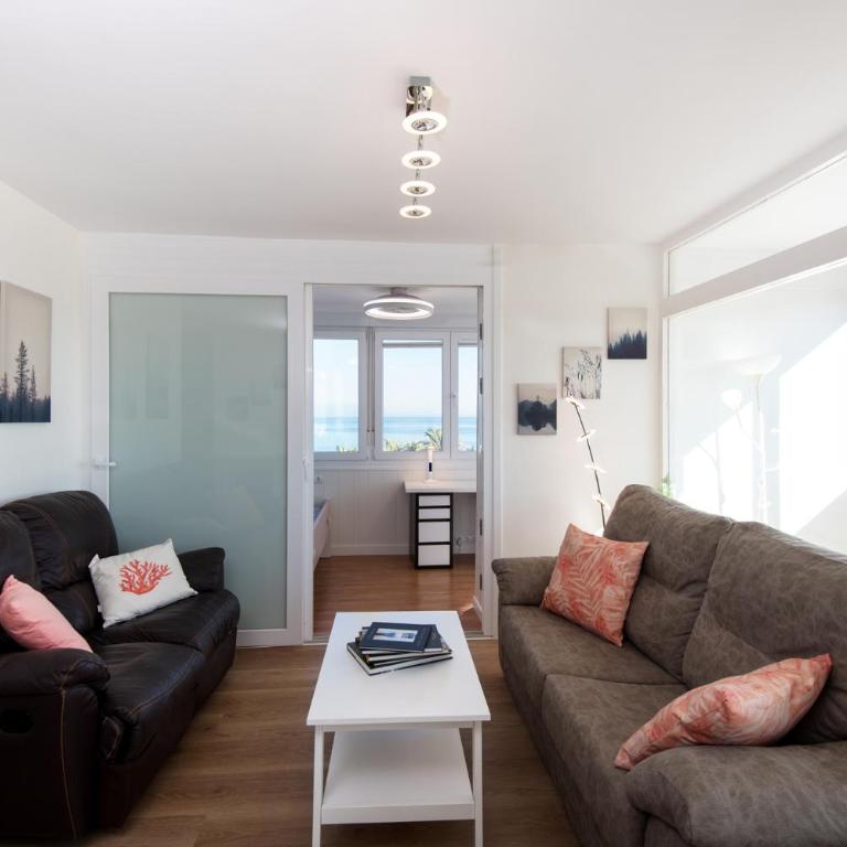 MAGIC OF THE OCEAN, front Line Beach in Playamar-Parking, Sea Views, Pool, tenis, paddle, wifi and Aircon - Apartamento de 3 dormitorios - 40