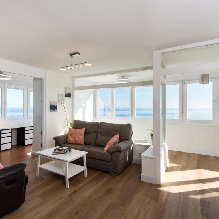MAGIC OF THE OCEAN, front Line Beach in Playamar-Parking, Sea Views, Pool, tenis, paddle, wifi and Aircon - Apartamento de 3 dormitorios - 3