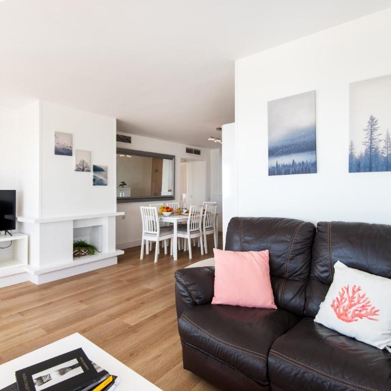 MAGIC OF THE OCEAN, front Line Beach in Playamar-Parking, Sea Views, Pool, tenis, paddle, wifi and Aircon - Apartamento de 3 dormitorios - 10