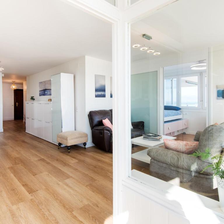 MAGIC OF THE OCEAN, front Line Beach in Playamar-Parking, Sea Views, Pool, tenis, paddle, wifi and Aircon - Apartamento de 3 dormitorios - 37
