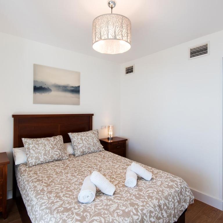 MAGIC OF THE OCEAN, front Line Beach in Playamar-Parking, Sea Views, Pool, tenis, paddle, wifi and Aircon - Apartamento de 3 dormitorios - 20