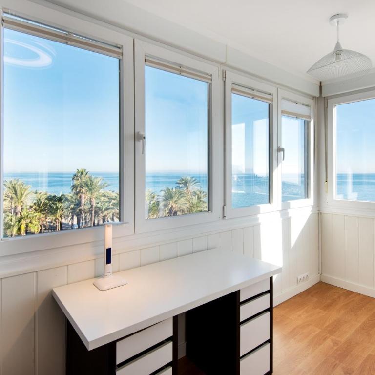 MAGIC OF THE OCEAN, front Line Beach in Playamar-Parking, Sea Views, Pool, tenis, paddle, wifi and Aircon - Apartamento de 3 dormitorios - 28