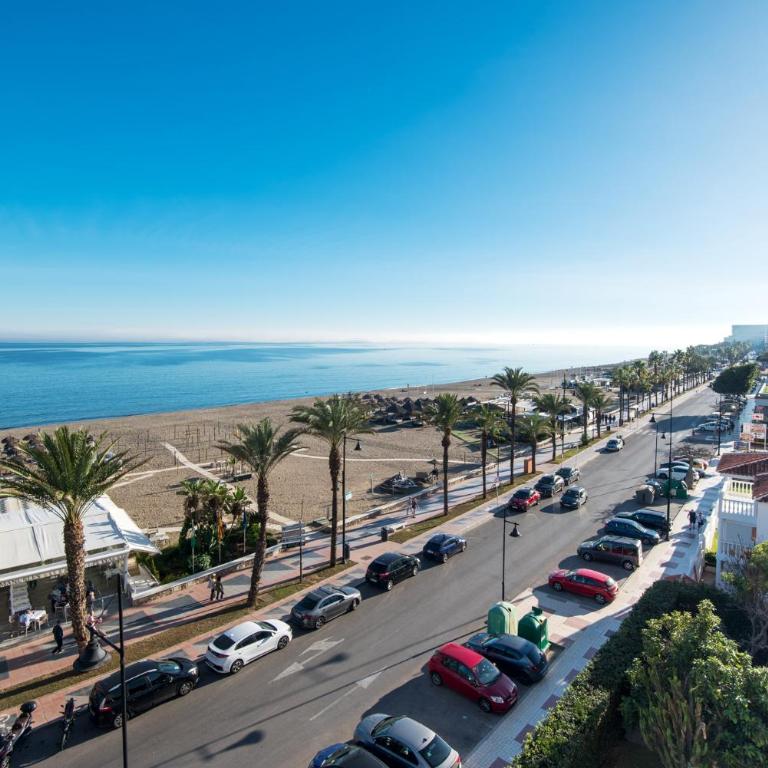 MAGIC OF THE OCEAN, front Line Beach in Playamar-Parking, Sea Views, Pool, tenis, paddle, wifi and Aircon - Apartamento de 3 dormitorios - 11