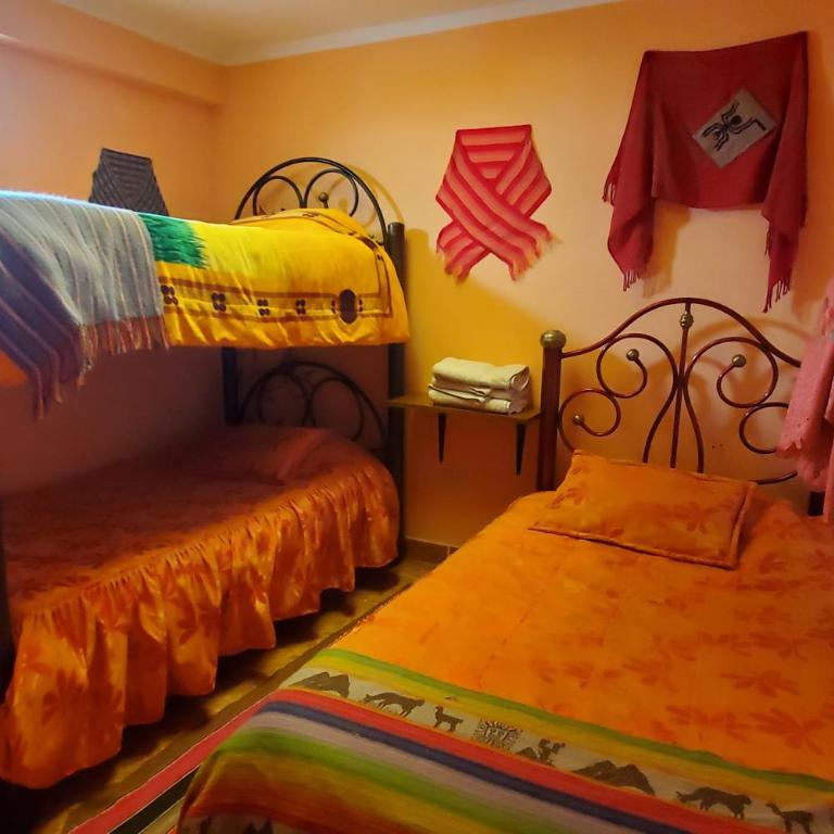 Hostal Golden Quinua - Basic Triple Room with Shared Bathroom - 1