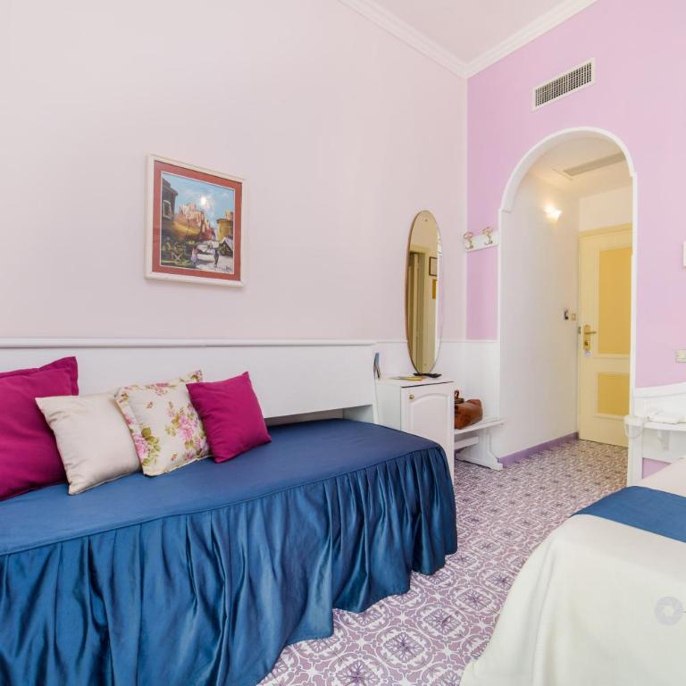 Hotel La Bussola - Camera Matrimoniale/Doppia con Letti Singoli con Vista Mare Parziale - 12