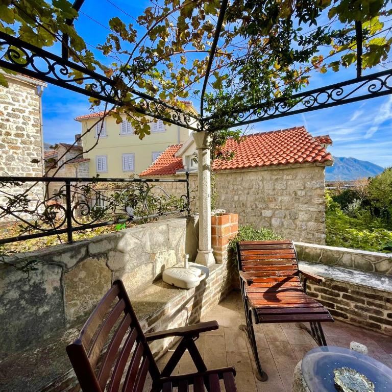 Heart of old town,Private garden ,Stunning View, Free Wi-Fi - Two-Bedroom Apartment - 4